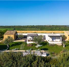 4 bedroom villa with pool near Noto, sleeps 8